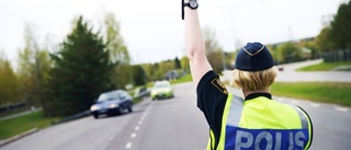 Polis tog registreringsskylt av bilist