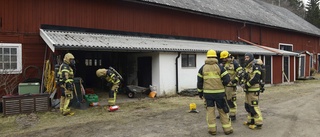 Lamor räddade vid ladugårdsbrand