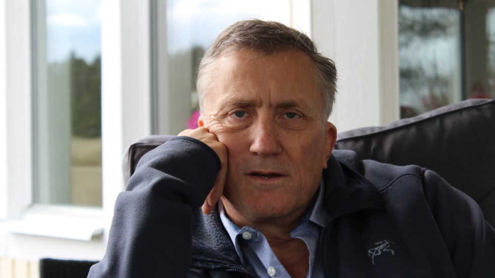 Roger Svensson har växlat spår, från 30 år inom näringslivet till att jobba kreativt med musik och konst. Nyligen släppte han sin första singel och kommer med ett album senare i år. 