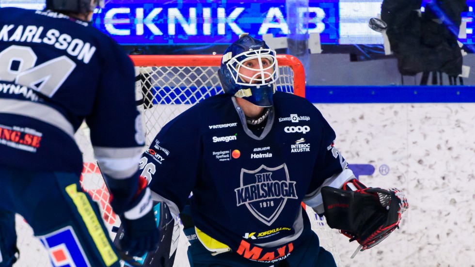 Stefan Steen fick allt annat än en smakstart när han gjorde sin första match i hockeyallsvenskans slutspel.
