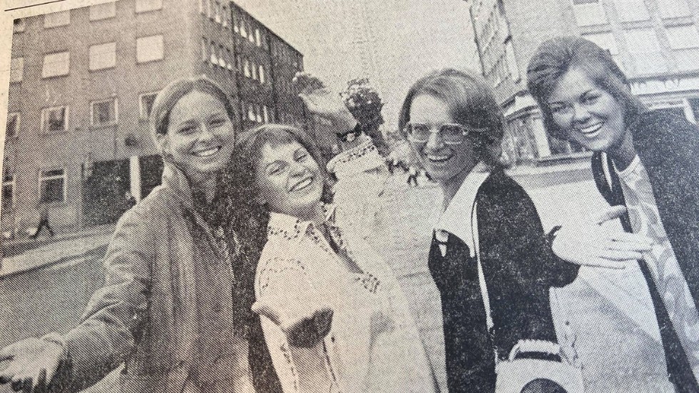 Kuriren för 50 år sedan: Vilken turist kan mostå Katrineholm när vi har så här söta turistvärdinnor? Från vänster: Ann-Sofie Landberg, Irene Åbrink, Laila Andersson och Kerstin Eklind.