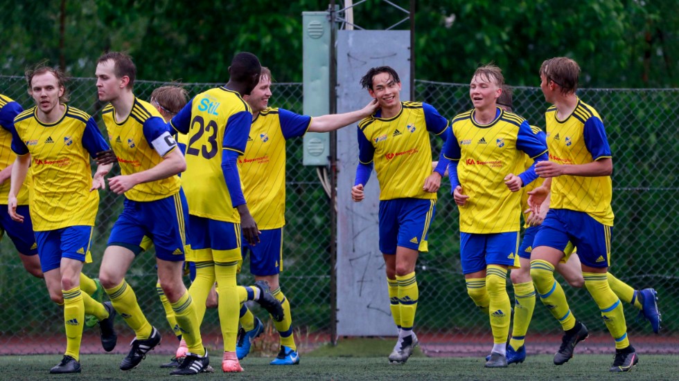 Oliver Eriksson gjorde ett av målen när Lira slog Älvsbyn och klättrade upp i serieledning.