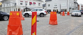 Smärre trafikkaos på torget: "Räddningstjänsten ska ta sig fram"