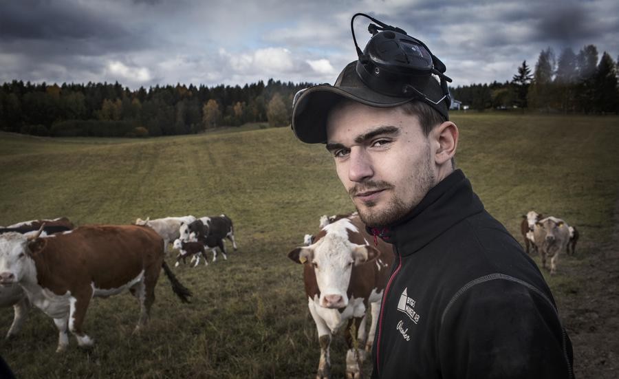 Alexander von Bothmer, ordförande i LRF Flens kommungrupp, är kritisk mot att bidraget för enskilda vägar kan förändras.
