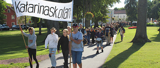 BILDEXTRA: Här firas skolstarten med parad och salut