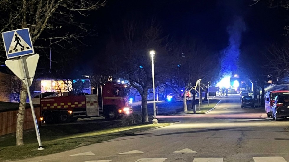 Räddningstjänsten fick på måndagskvällen återigen rycka ut till Domherrestigen i Söderköping där det brann.