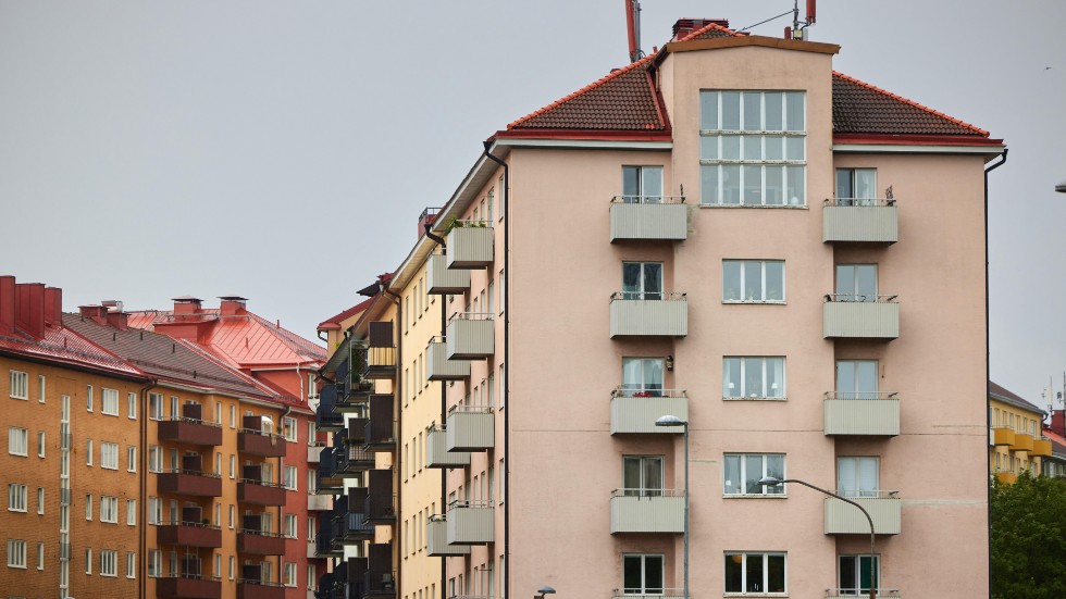 Bostadsrättspriserna har hållit emot bättre. Arkivbild.