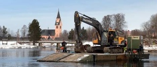 Båtskjuts till avloppsläcka