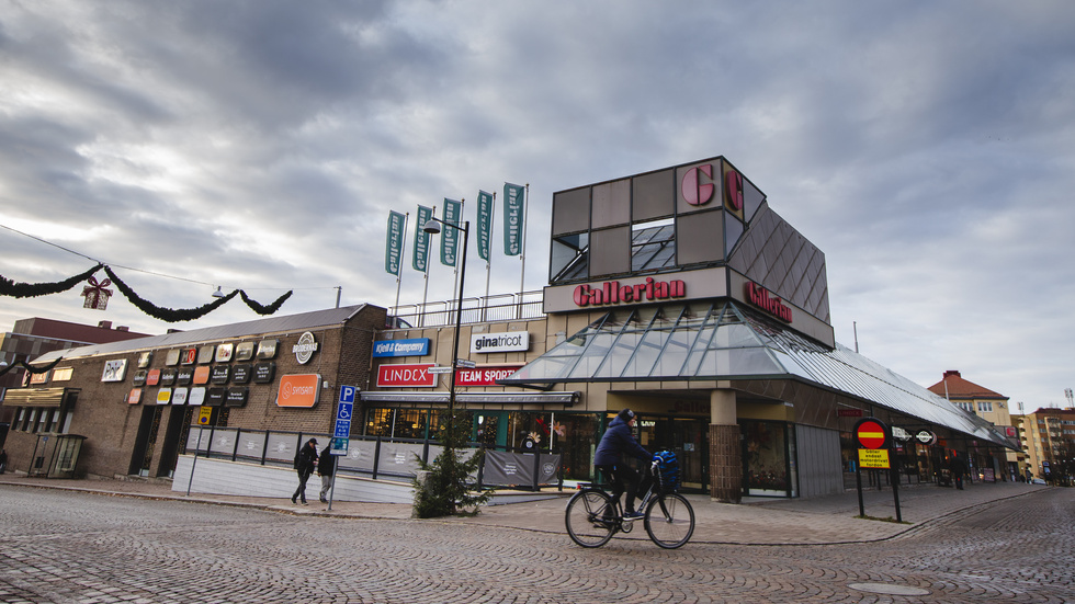 Gallerian är en av tre stora fastigheter som ägs av Fastator AB genom deras dotterbolag Point Properties. Frågan är vad som kommer att hända med fastigheterna då koncernen går men flera hundra miiljoner i förlust.