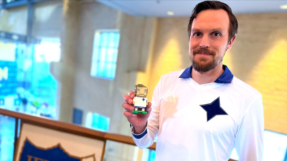 Marcus Gustafsson är grundaren av "IFK Norrköping Lego", nyligen stod han i Norrköping och sålde sina miniatyrer.
