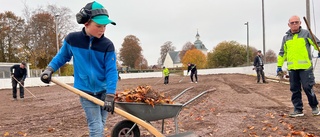 Kommunen hade inte tid – då rustade ortsborna upp isrinken åt dem