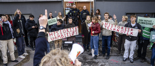 Demonstranter trängde in på miljödepartement