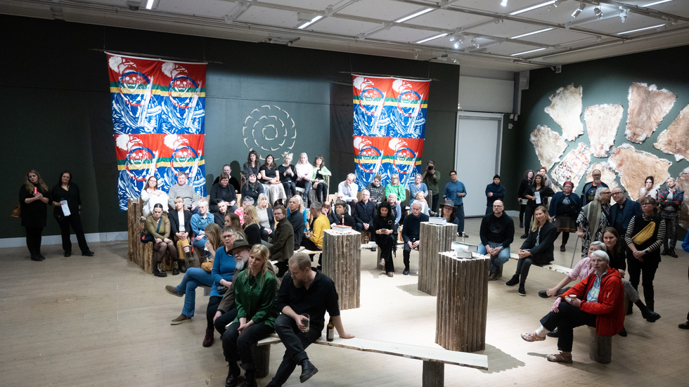Konsthallen fylldes av konstintresserade på fredagskvällen.