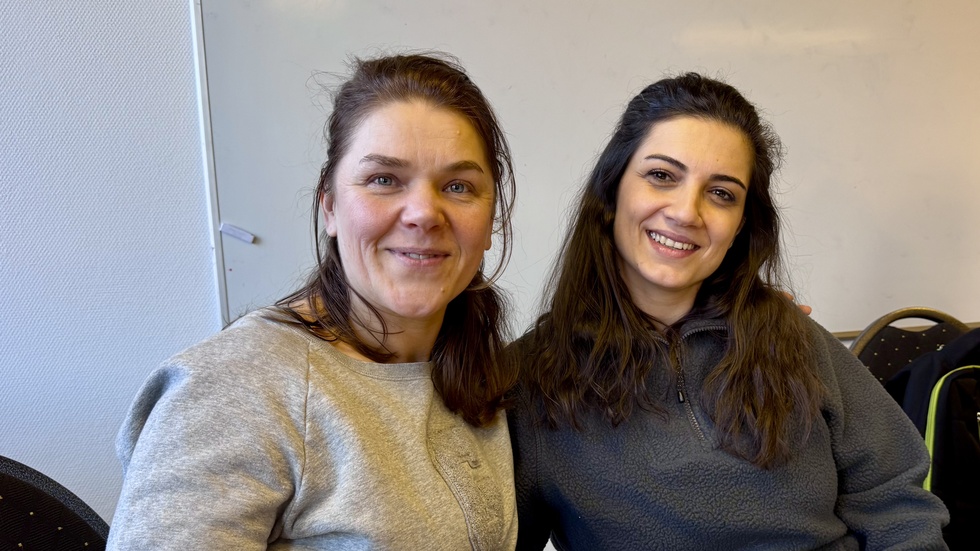Ludmila Palamarchuk från Ukraina och Marina Hayradian från Armenien deltar i gruppen med kvinnor från olika delar av världen som träffas hos Studiefrämjandet i Strängnäs varje fredag. 