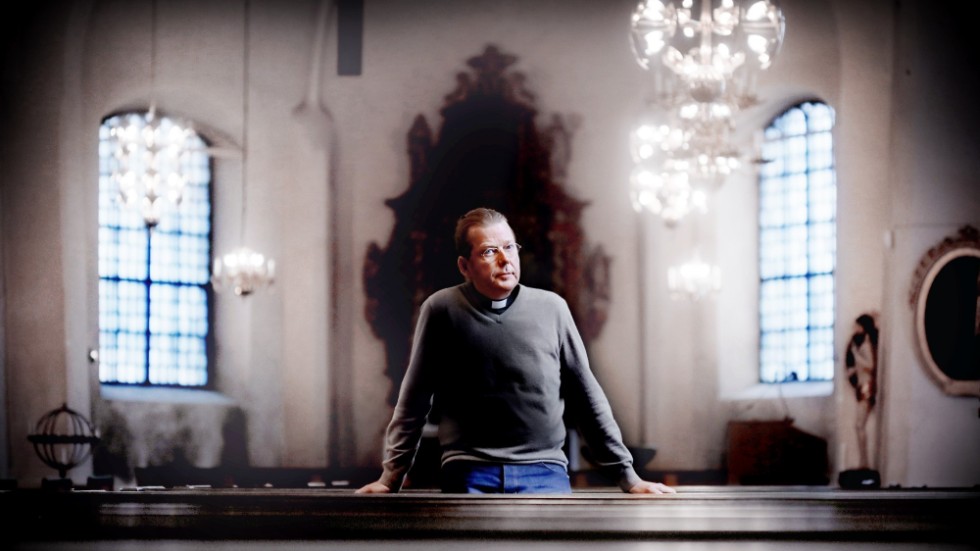 "Kyrkan är begravningshuvudman och har ett huvudansvar för att det ska skötas. Oavsett religion. Jag vill uppmana anhöriga att höra av sig till oss först", säger kyrkoherden Johan Hedlund.