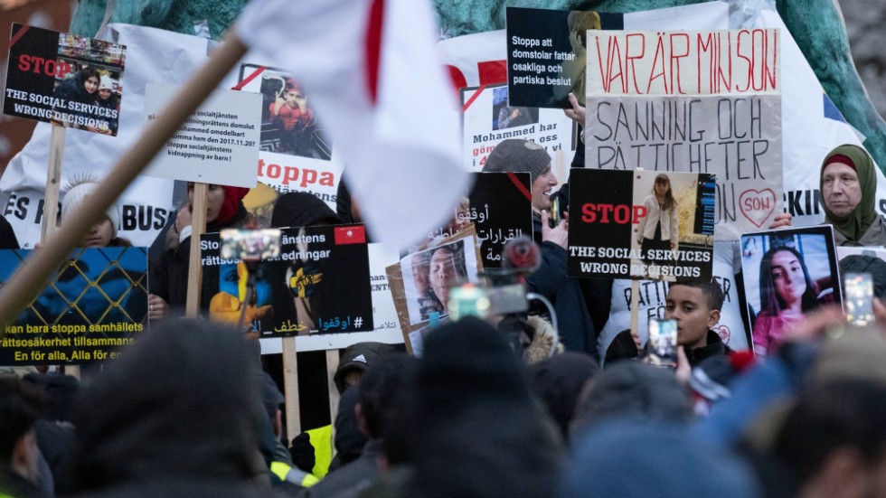 Partiet Nyans demonstrerade mot socialtjänsten och tillämpningen av LVU i februari 2022. Det blev en profilfråga för Nyans inför valet.
