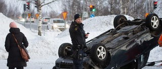 Personbil voltade vid Varvsleden