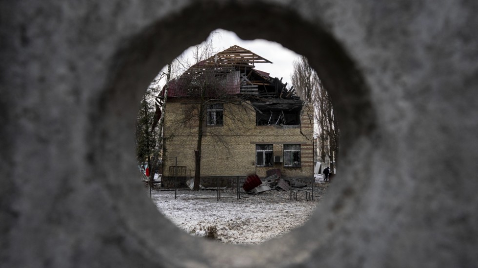 En byggnad som till stora delar förstörts av rysk beskjutning i Ukrainas huvudstad Kiev.