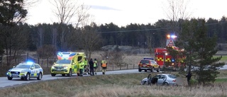 Bilen "snurrade" av i halkan – en till sjukhus • Räddningstjänstens råd: "Ta det försiktigt – och håll avståndet"