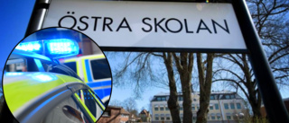 Gruppslagsmål på skolgård – 20-tal ungdomar inblandade ✓Få vill prata med polisen: "Ett rörigt ärende"