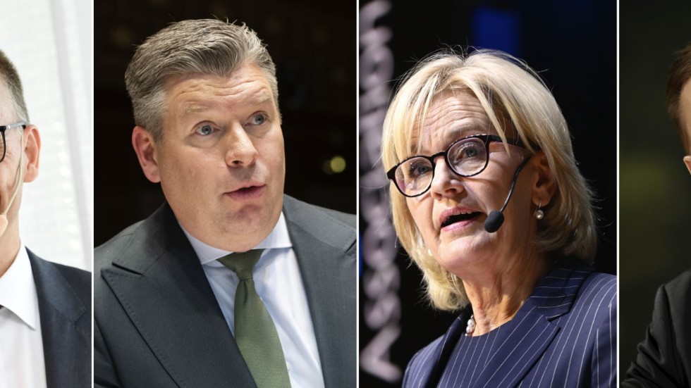Fyra storbanksdirektörer som kan bättre. Från vänster Frank Vang-Jensen, vd Nordea, Johan Torgeby, vd SEB, Carina Åkerström, vd Handelsbankenoch Jens Henriksson, vd på Swedbank. Arkivbilder.
