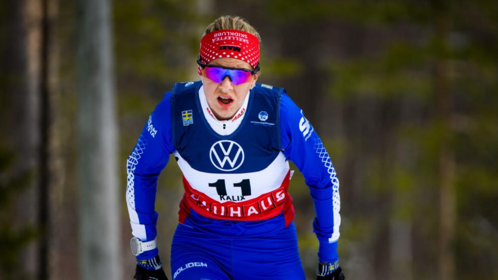 Elin Henriksson orkade inte följa med tätklungan när tempot drogs upp i masstarten i Planica, men tog sig in på en 27:e plats.