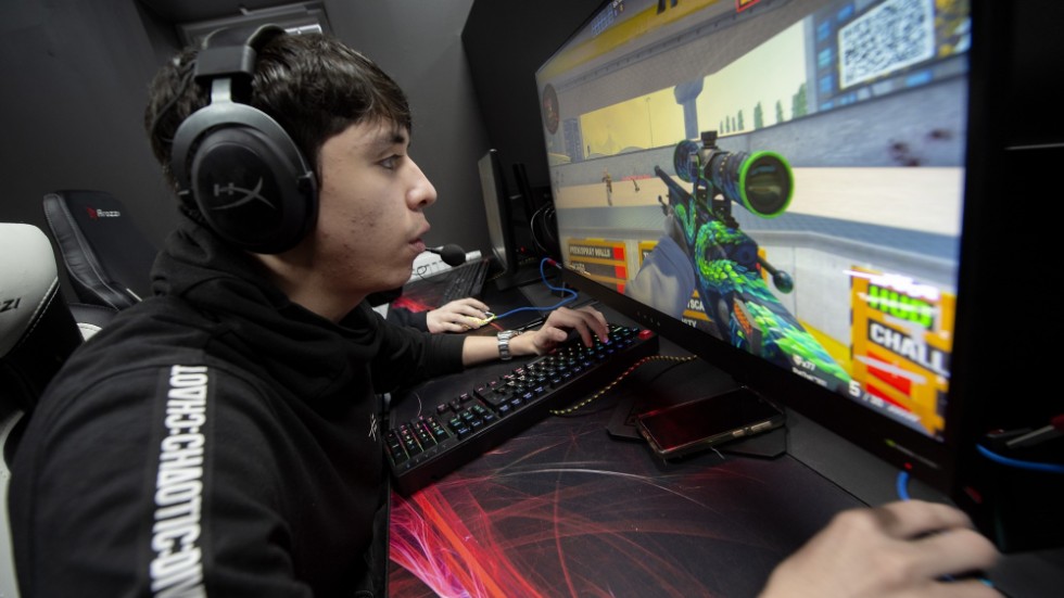 Daniel Campusano, elev på LBS Kreativa gymnasiet i Nyköping, ska tävla i e-sport i Jönköping den 10 december.