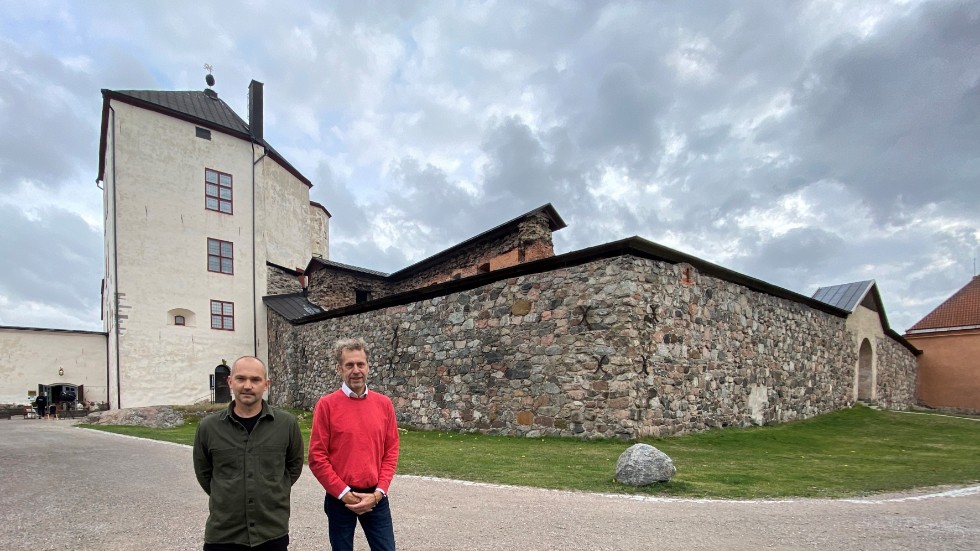 Henrik Boberg är inte någon kändiskock. Men han har en riktigt tung meritlista och har bland annat varit ansvarig för middagar på Stockholms slott. Nu återvänder han till rötterna och börjar på Nyköpingshus. "Otroligt roligt", säger krögaren Per Karlsten.