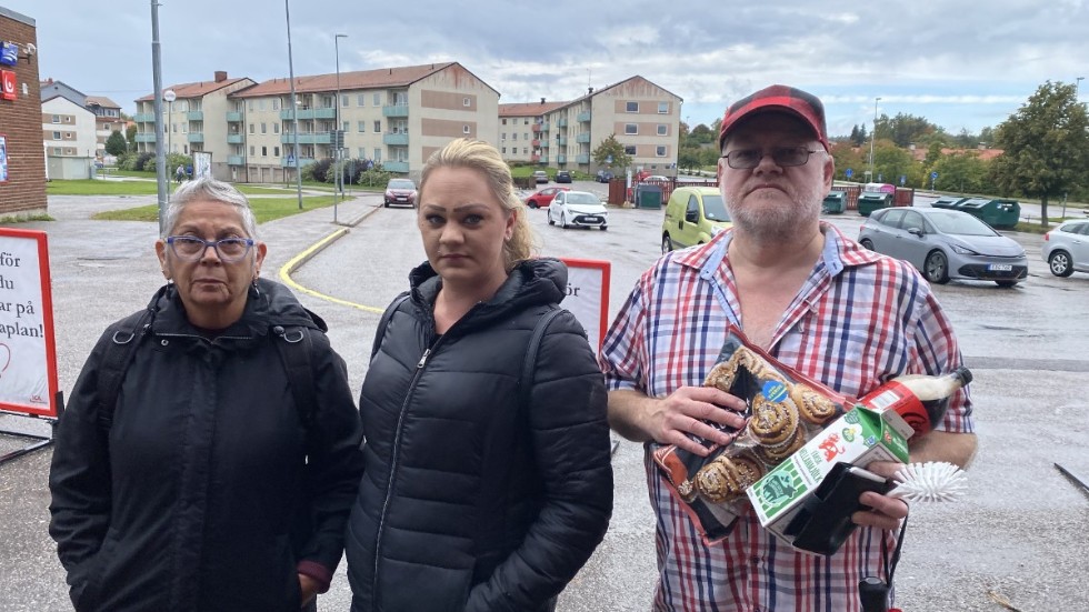 Maria Willegas Samovan, Maria Gustafsson och Mats Asterlund, boende i Åkers styckebruk tycker att det är en obehaglig utveckling i deras samhälle. 
"Det blir värre och värre", säger Mats Asterlund. 