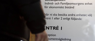 Alltför många tvingas till socialen