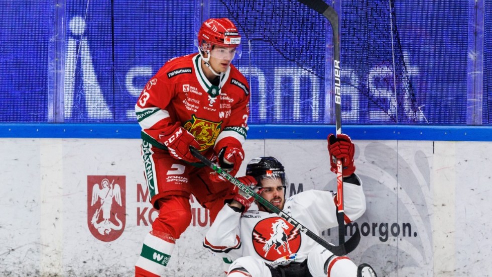 Olle Strandell trycker omkull Arvid Degerstedt.
