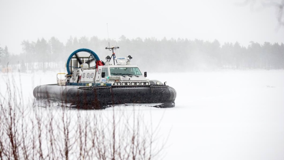 Kustbevakningen svävare krockade med ett träd (bilden är tagen vid ett annat tillfälle).
