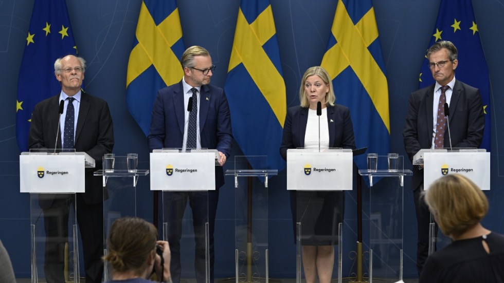 Riksdagens finansutskott har justerat förslaget som presenterades i lördags av riksbankschef Stefan Ingves, finansminister Mikael Damberg (S), statsminister Magdalena Andersson och Finansinspektionens generaldirektör Erik Thedéen.