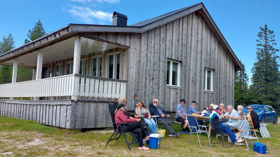 Medlemsmöte på toppstugan.