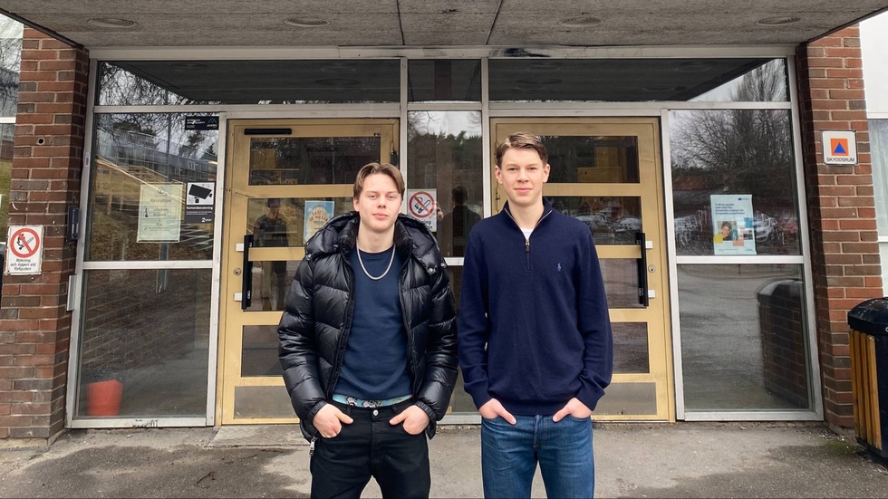 Albin Ahrlow och Carl Prenker, elever på Rekarnegymnasiet tror att snusförbud kommer få motsatt effekt.