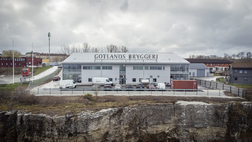 Det nya bryggeriet är beläget på hällarna ovanför kryssningskajen i Visby. 