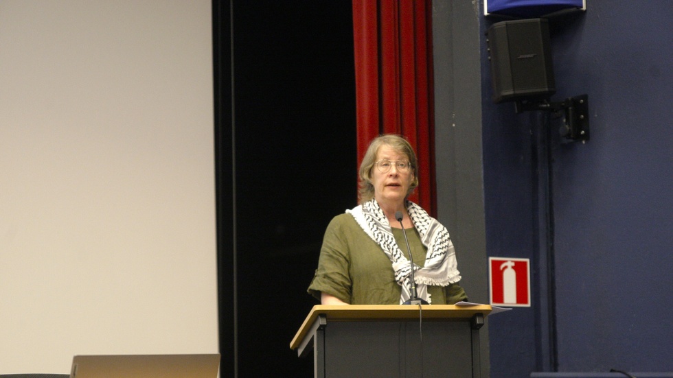 Lena Sjötoft (V) menade att det skulle bli mindre satsningar på LSS med Moderaternas budget.