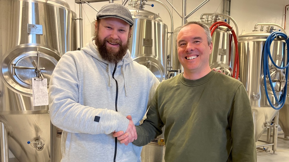 Lost island brewerys vd Jens Enderberg och Alskute brewerys vd Bruce Todd är båda nöjda med samgåendet. 