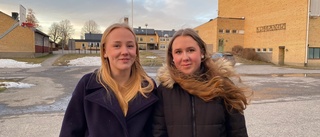 Tyra och Livia vill att unga ska åka gratis