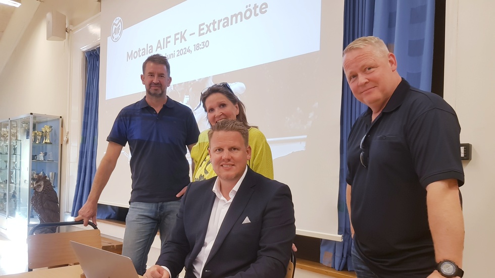 Daniel Andersson, Karin Westberg, ordförande Carl Hoffstedt och Claes Sylvén är fyra sjundedelar av Motala AIF:s nya fotbollsstyrelse 2024. De valdes på tisdagens extra årsmöte på Idrottsparken.
