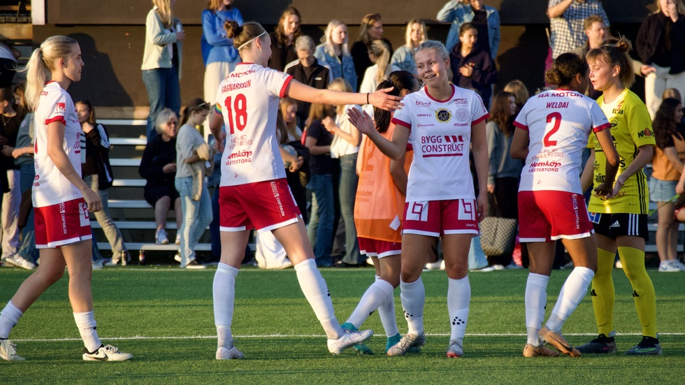 Älvali Lindström (näst längst till höger) svarade för två av målen i semifinalen.