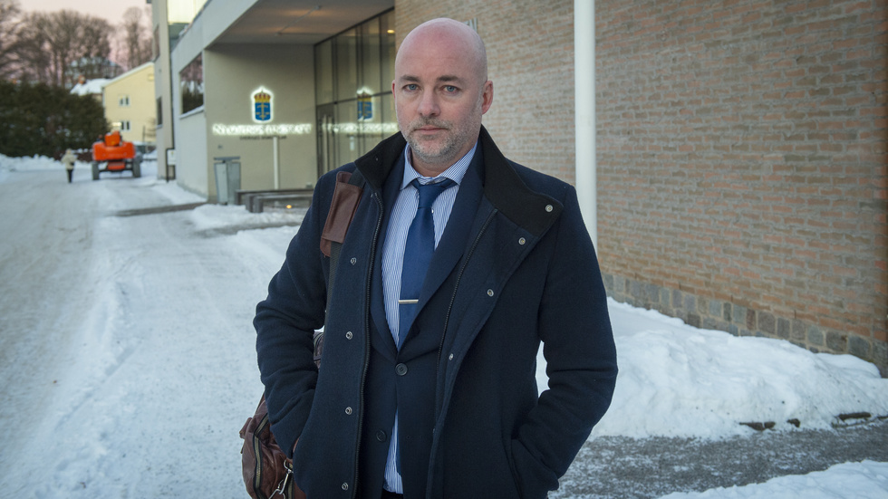 Den misstänkta mannens advokat, Björn Molander, berättar att hans klient har lämnat en berättelse om vad som inträffade i bostaden.