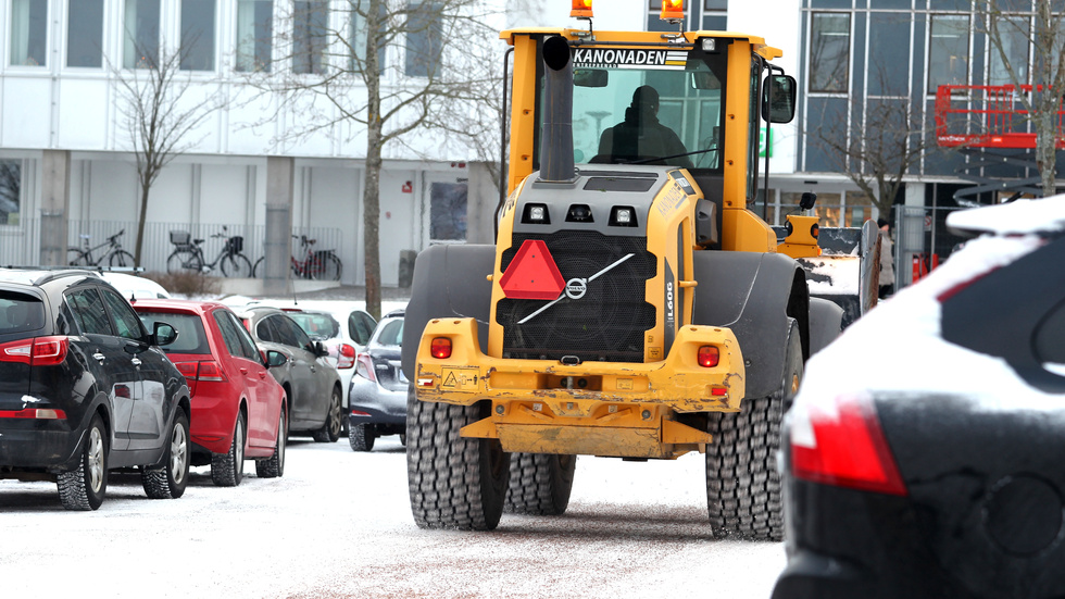 Hur många klagomål som kommer på snöröjningen korrelerar med hur många snöfall det sker en vinter. I år har det gjorts 71 felanmälningar mellan 1 november och 15 januari. De flesta handlar om olplogade gator eller gångbanor, samt om snövallar. Driftcheferna på kommunen upplever en ökning av felanmälningar som gäller oplogade gator. 