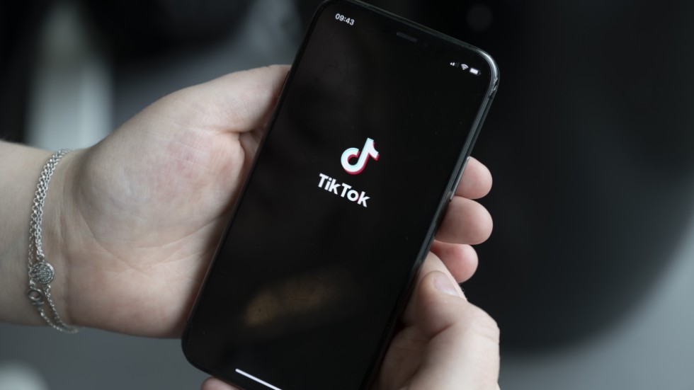 Appen Tiktok har pekats ut som en säkerhetsrisk av region Västerbotten. Därför kommer den raderas från regionens tjänstetelefoner och surfplattor.