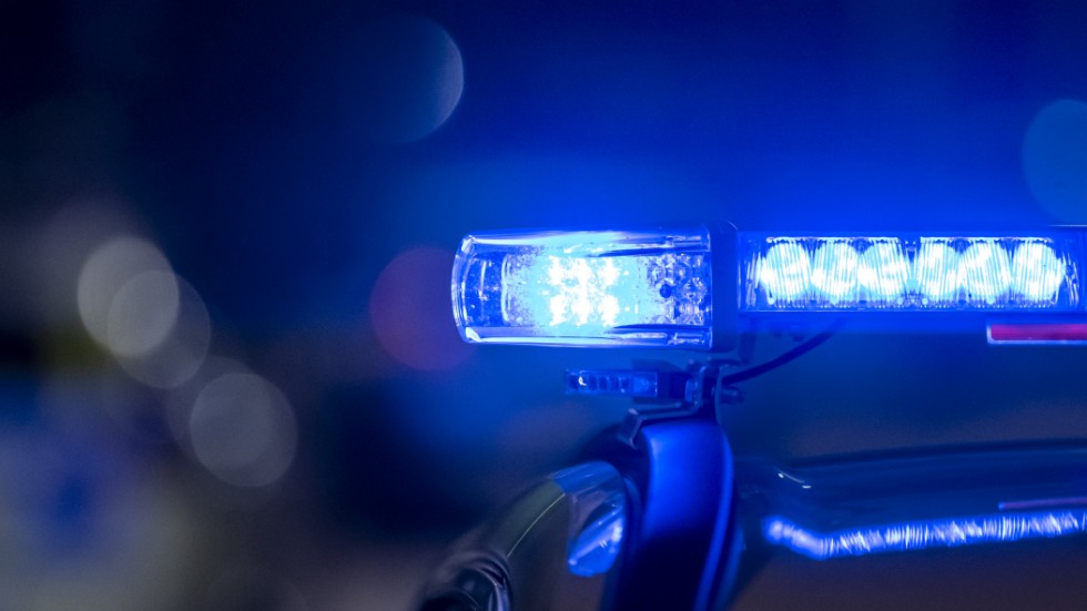 Polis larmades natten mot torsdagen om en hotfull man på en adress i Härnösand. Arkivbild.