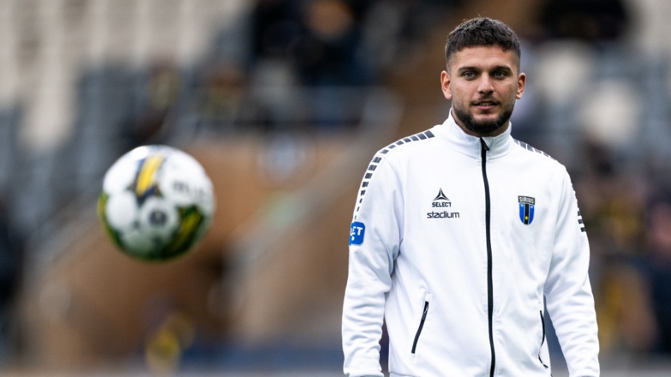 Edi Sylisufaj står på flesta allsvenska matcher för Sirius men får nästan aldrig spela för stunden. Kan han också vara på väg bort?