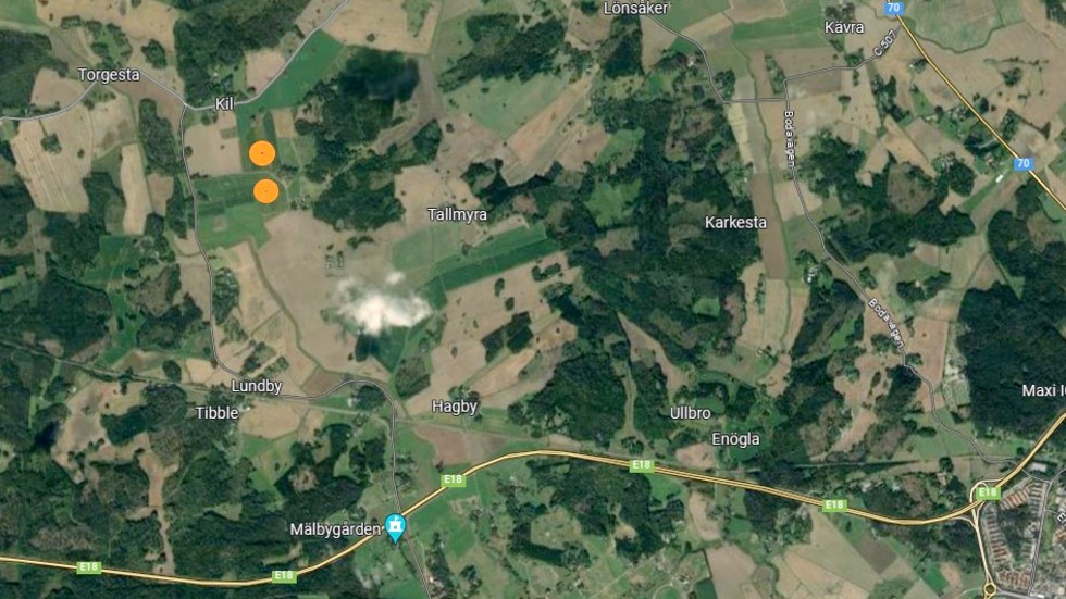 Hit, vid de otrange prickarna, flyttar Turn Energi den planerade solcellsparken nordväst om Enköping, till Öndesta. Den första platsen man planerade. lite norr om den nya, krävde för stora arkeologiska undersökningar.