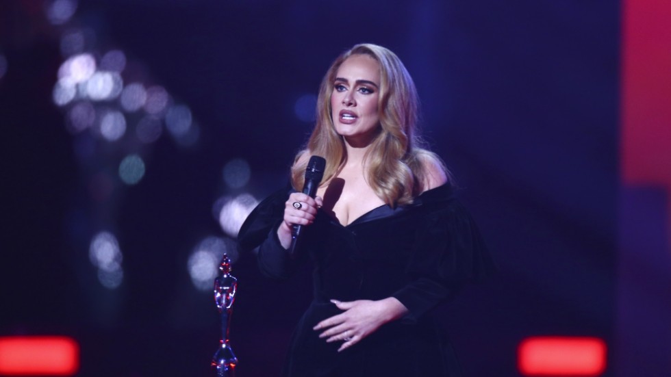 Adele sjunger och kör bil samtidigt i finalen av "The late late show". Arkivbild.