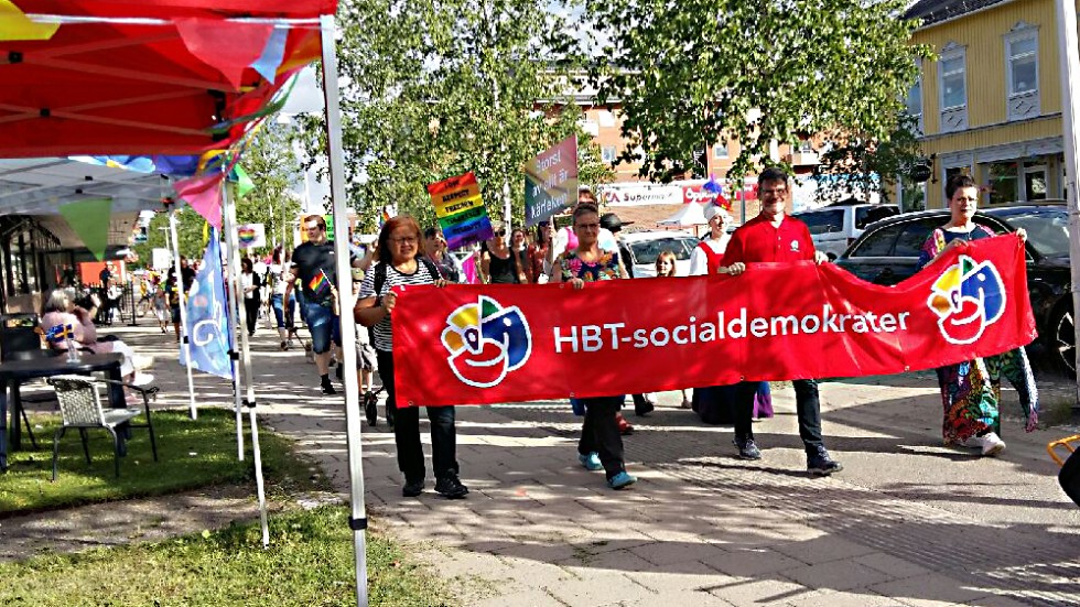 Prideparaden gick genom centrala Arvidsjaur under torsdagen.