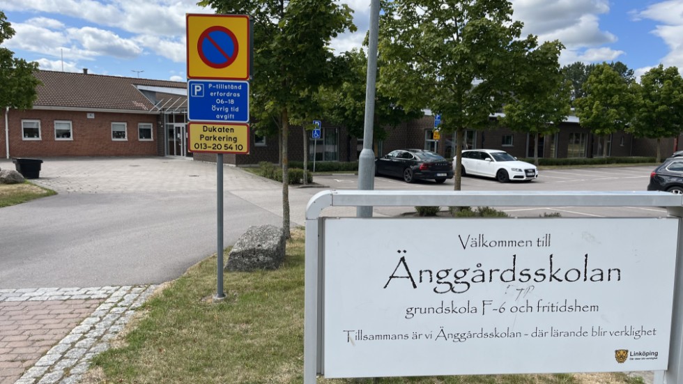 Änggårdsskolan hade tomma platser och möjlighet att ta emot de engelska klasserna från Atlasskolan, som lades ned.